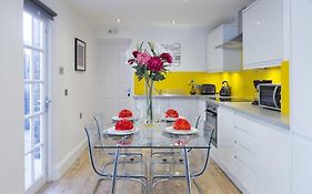 Charming Tower Bridge Apartment